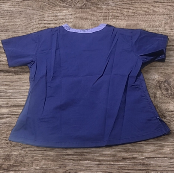 WOMEN'S MED COUTURE SCRUB SHIRT - Picture 4 of 4